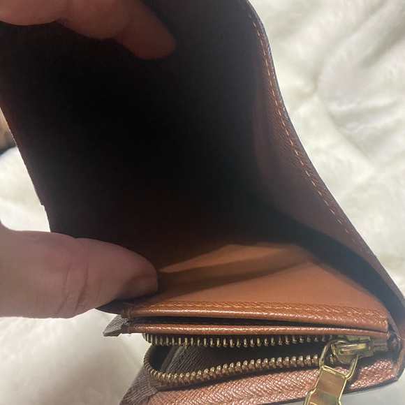 Louis Vuitton Wallet - Picture 6 of 7